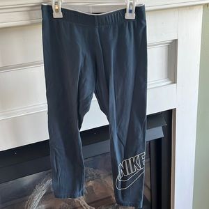 Nike Small Teal Capri Leggings